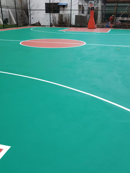 湟中 球场长期使用易出现地面开裂